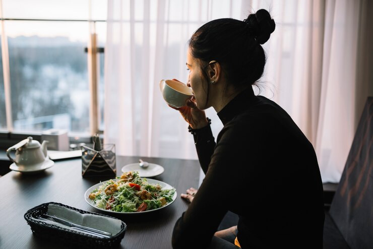 Mindful Eating: Seni Menikmati Makanan dengan Kesadaran Penuh